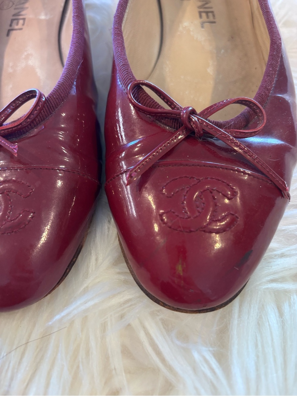 Vintage CHANEL Burgundy Patent Leather Ballet Flats with Bow - Picture 5 of 12